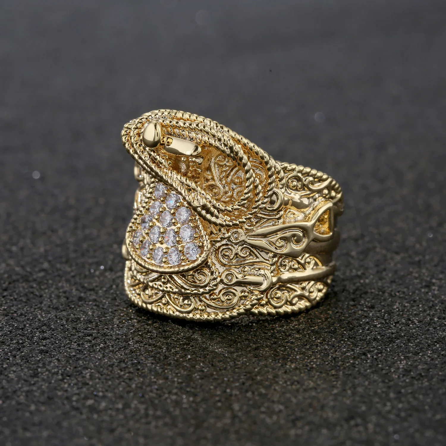 GOLD SADDLE RING WITH STONES - Image 3